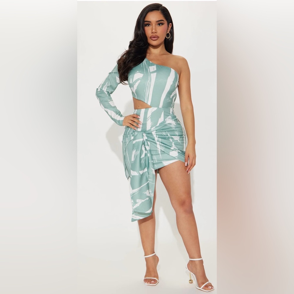 Light olive green and white one should dress size XL NWT